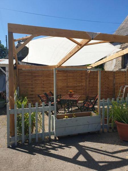 Le Petit Dragon Bed & Breakfast Plumaudan Bagian luar foto
